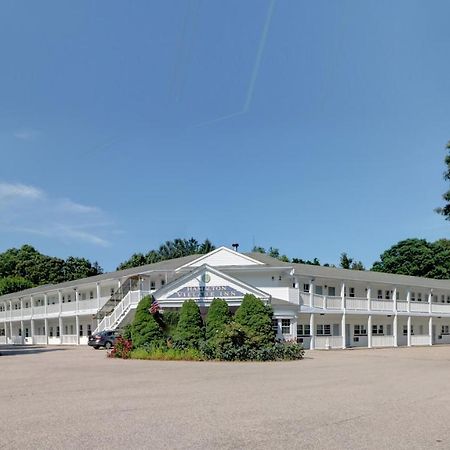 Hamilton Village Inn Северен Кингстаун Екстериор снимка