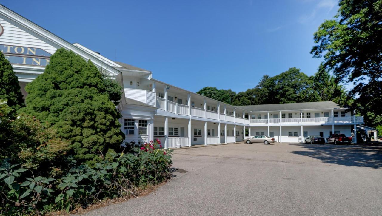 Hamilton Village Inn Северен Кингстаун Екстериор снимка